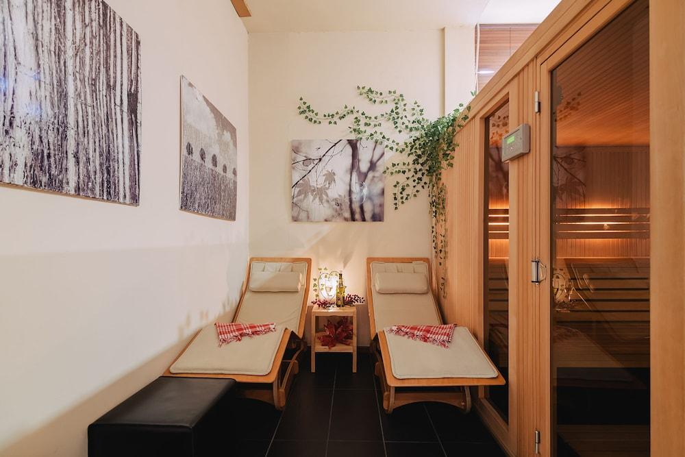 La Bohème 4* Tirana